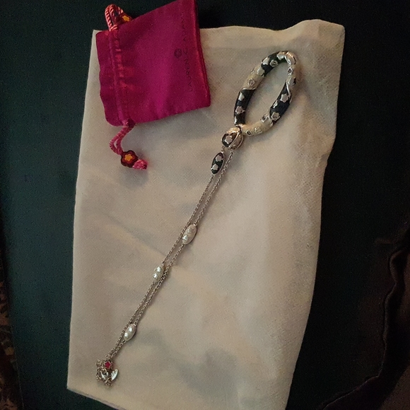 Lauren G Adams Grey & White Enamel Oval Pendant and Necklace - Picture 5 of 6